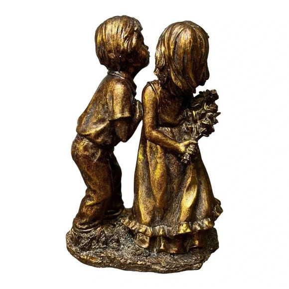 Vintage Coppercraft Guild Resin Boy and Girl Kiss Statue Figurine Detailed - Picture 5 of 9